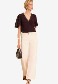 Love & Roses DOBBY FLUTTER SLEEVE - Pluus - red