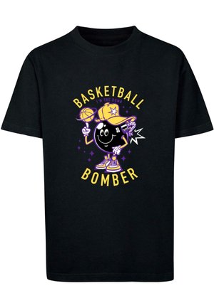 T-shirt en coton noir avec un personnage de dessin animé tenant un ballon de basket, portant un chapeau jaune, entouré d'étoiles violettes et du texte "BASKETBALL BOMBER."