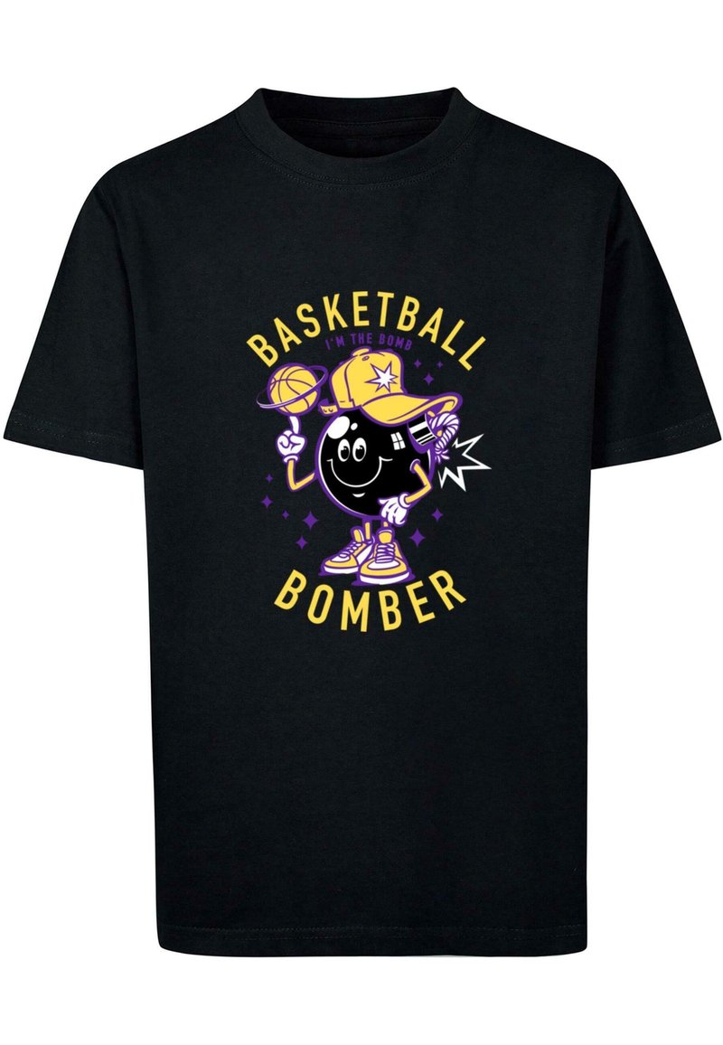 Melna kokvilnas T-kreklu ar karikatūras varoni, kurš tur basketbola bumbu, valkājot dzeltenu cepuri, ko ieskauj purpursarkanas zvaigznes un uzraksts "BASKETBALL BOMBER".