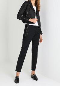 Oakwood Skinnjacka - black