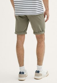 TOM TAILOR SLIM - Šortky - smokey olive green