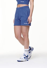 Pegador SULLY HIGH WAISTED - Tracksuit bottoms - washed true blue/white