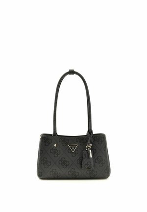 Sac à main noir Guess avec deux poignées, motif logo intégral et triangle métallique logo sur le devant avec étiquettes de porte-clés attachées.