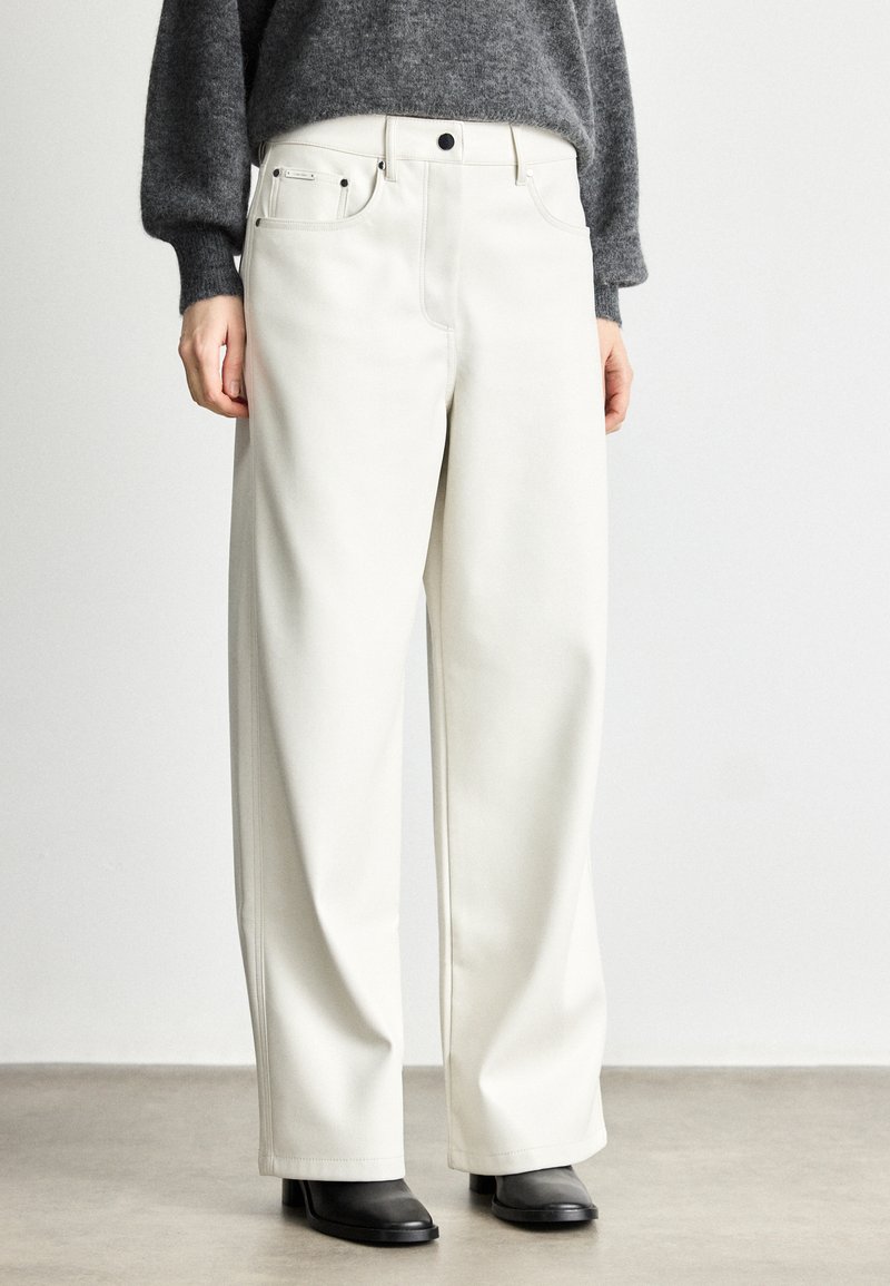 Calvin Klein Jeans Kalhoty - chalk