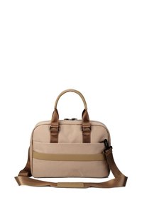 Beige Leinenbeutel mit braunen Akzenten, zwei oberen Griffen und einem abnehmbaren Schultergurt. Mit einem horizontalen Riemen-Detail an der Vorderseite.