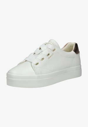 Weiße Leder-Sneaker mit abgerundetem Zeh, flacher weißer Sohle und metallisch goldenen Akzenten an der Ferse. Verfügt über flache Schnürsenkel und Branding.