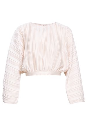 Crèmekleurige cropped blouse met lange, textuurhoudende mouwen en een geplooide zoom. Heeft verticale plooien en een ronde halslijn.