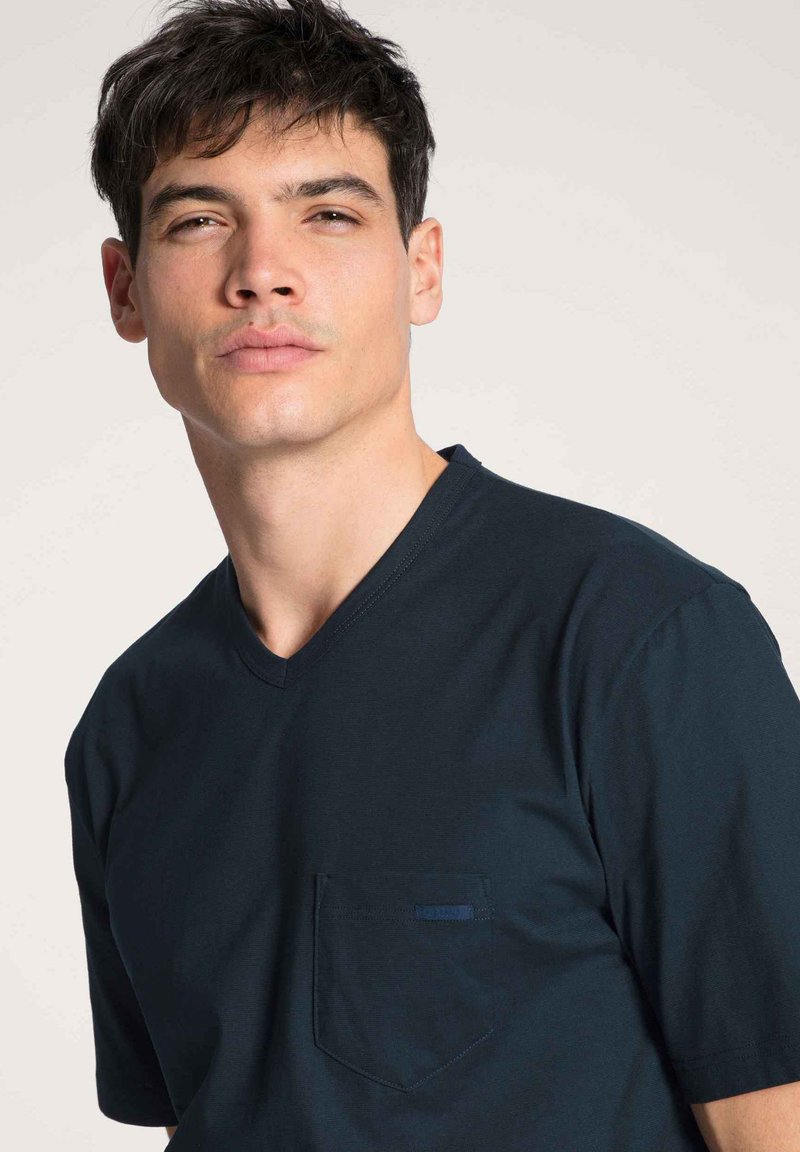 Herren Pyjamas | Calida Nachtwäsche Set dark sapphire/blau - EK50305 Herren Pyjamas | Calida Nachtwäsche Set dark sapphire/blau - EK50305