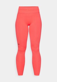 Leggings sportivi rosa realizzati in tessuto elasticizzato. Presentano una vita alta con il nome del marchio in rilievo e un piccolo logo vicino alla caviglia.