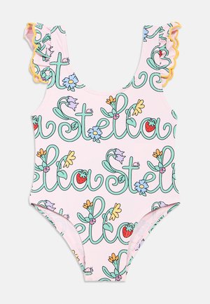 Maillot de bain rose avec bretelles à volants jaunes. Il présente un design ludique avec le texte « Stella » et des motifs colorés de fleurs et de fraises.