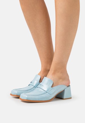 ÁNGEL ALARCÓN Mules à talons - light blue