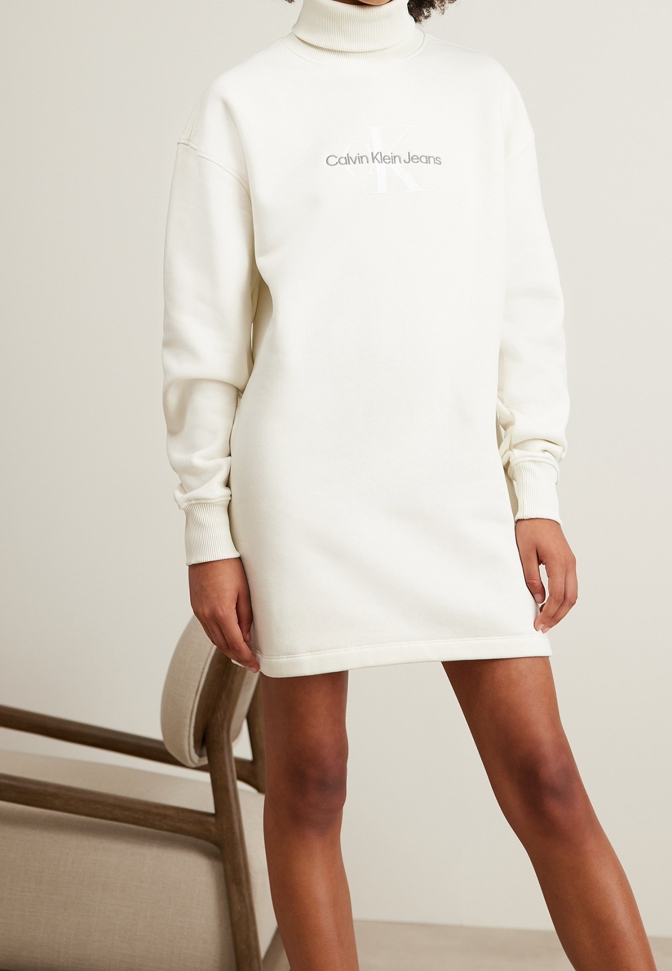 plus size white dress with sleeves White Fitted Long Sleeve Gown