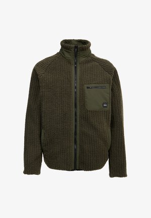 Fleecejack in donkergroen olijfgroen met een gestructureerde oppervlakte, hoge kraag, rits aan de voorkant en een borstzak met ritssluiting.
