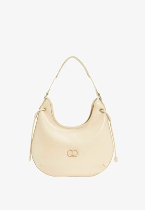 Borsa hobo in pelle color crema con forma curva, dotata di una sottile tracolla e dettagli arricciati sui lati. Finiture in metallo color oro.