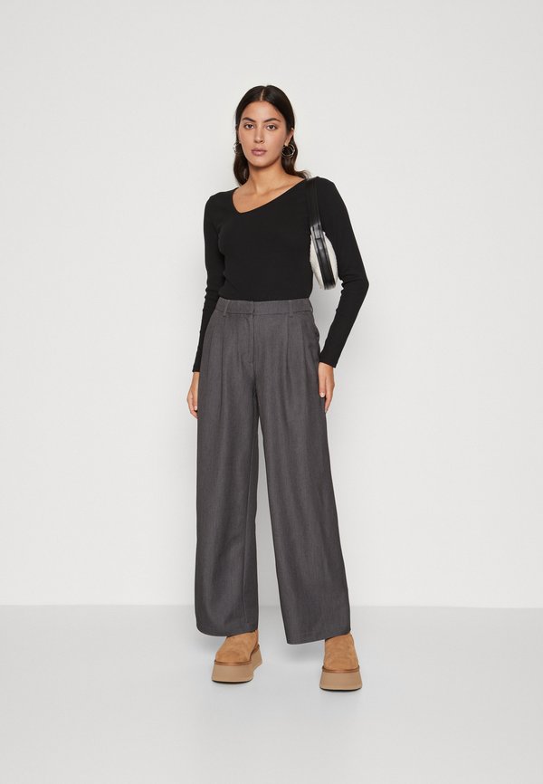 ONLHATTIE PLEAT - Trousers4