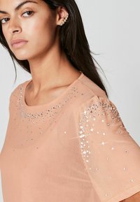 Next SHORT SLEEVE SCATTER SPARKLE  - T-shirts print - nude cream