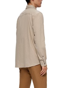 s.Oliver REGULAR - Hemd - helles beige