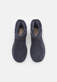 UGG CLASSIC MINI II - Talvisaappaat - eve blue