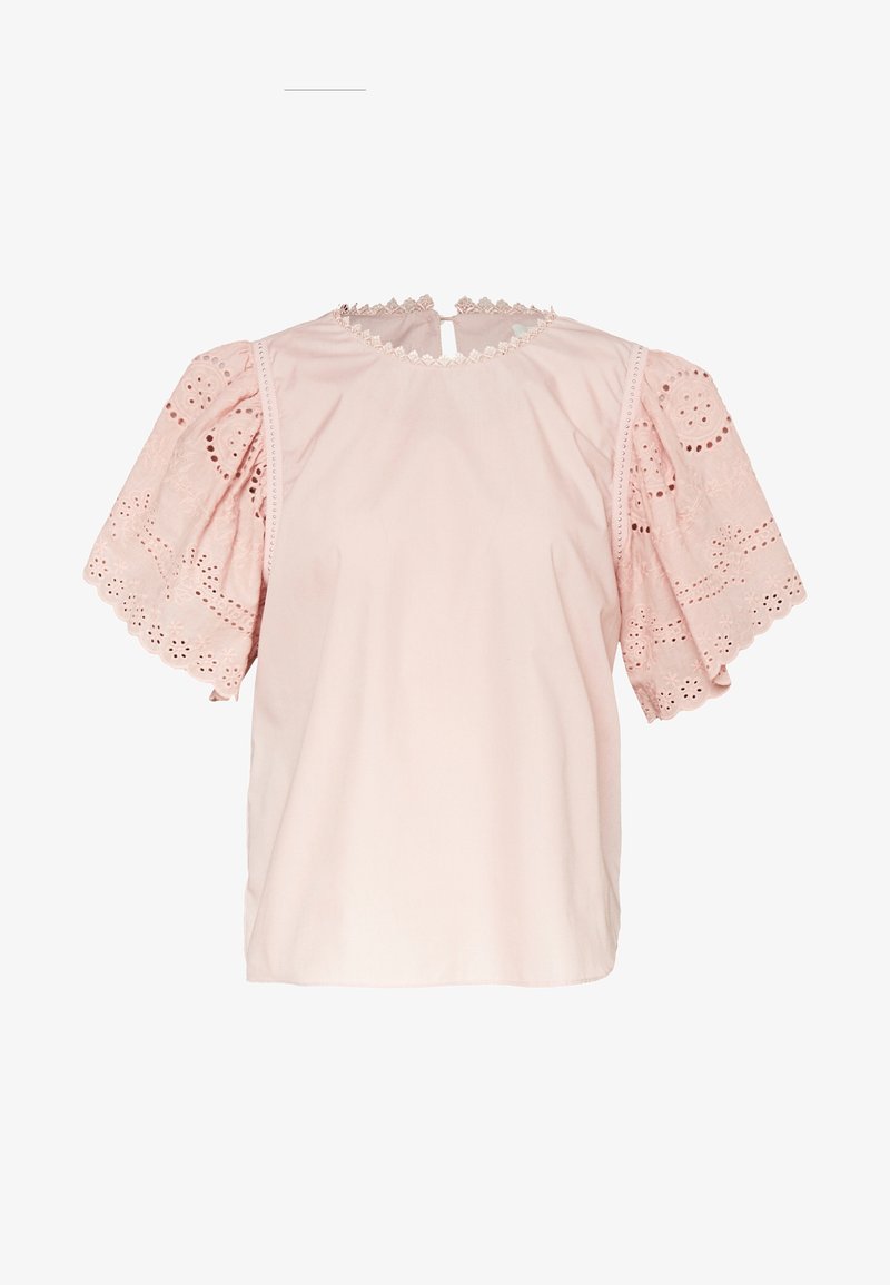 Růžová bavlněná blůza s krátkými volánovými rukávy a detaily broderie anglaise, kulatým výstřihem se vlnitým okrajem a klíčovou dírkou na zadní straně.