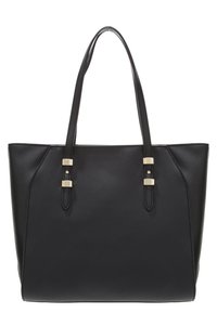 Schwarze Tragetasche aus strukturiertem, synthetischem Material. Verfügt über zwei lange Griffe und goldfarbene Metallakzente. Quadratische Form mit strukturiertem Design.