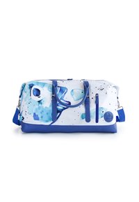 Große Reisetasche mit blau-weißer Aquarellmusterung, blauen Lederakzenten, zwei oberen Griffen und seitlichem Reißverschlussfach für die Aufbewahrung.