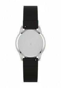 Orologio smartwatch rotondo con cassa in acciaio inox argentato, cinturino in silicone nero liscia e un design della parte posteriore semplice e piatto. Contiene il marchio CE.