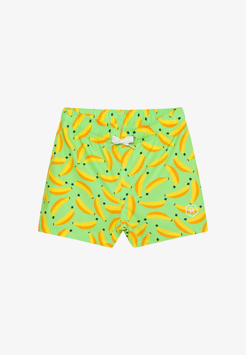Shorts de bain verts avec un motif intégral de bananes jaunes et une fermeture à cordon blanc à la ceinture élastique.