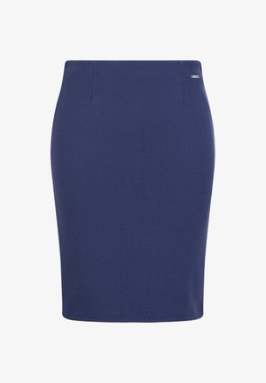 Jupe crayon bleu marine en tissu lisse. Présente un design ajusté avec une légère extensibilité et un petit accent métallique au niveau de la taille.
