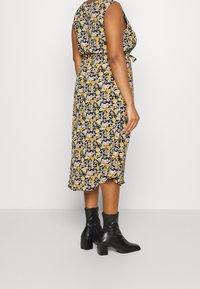 ONLY Carmakoma Vapaa-ajan mekko - black