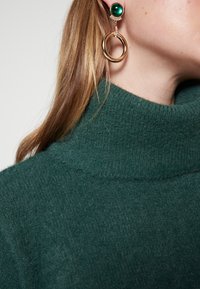 VILA JULI ROLLNECK NOOS - Neule - pineneedle