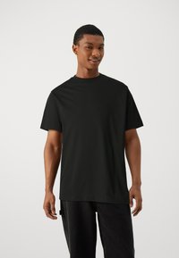 Selected Homme - HRELAXCOLMAN200 O NECK  - T-shirt - bas - black Miniatyrbild 1