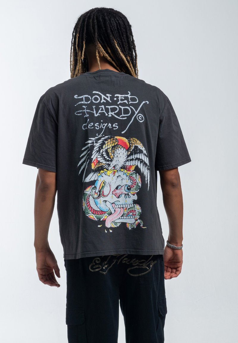 Ramones- Diamonte Presidential Seal On A Black Girls Fitted Shirt