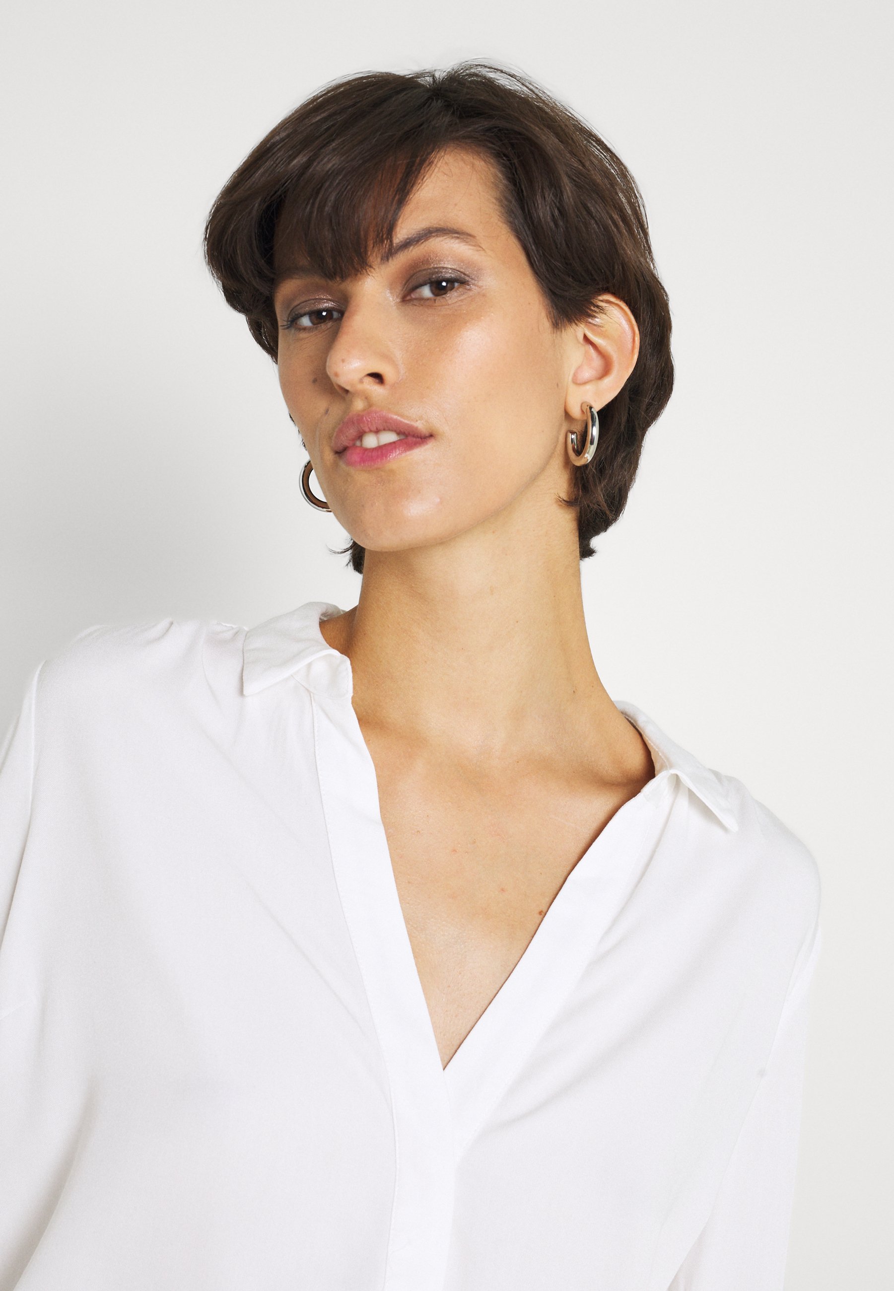 Vero Moda Tall VMRIO V-NECK SHIRT 