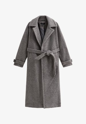 Cappotto grigio in misto lana con cintura, colletto a scialle e maniche lunghe. Il tessuto presenta un motivo testurizzato con dettagli di bottoni sui polsini.