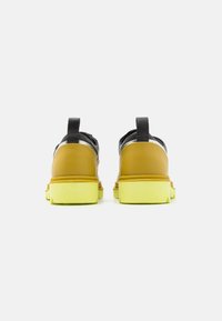 ECCO GRAINER W - Obutev z vezalkami - olive oil/pure silver foil/black