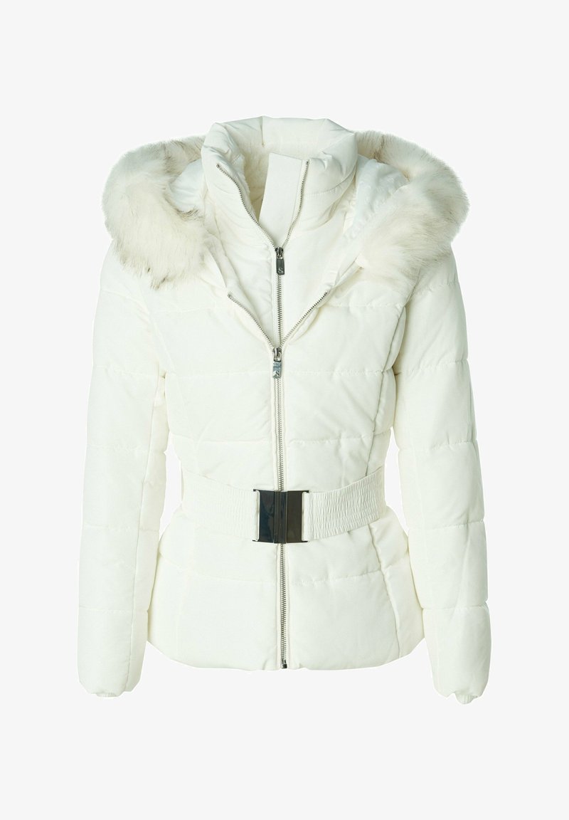 Chaqueta de plumas blanca con capucha desmontable, borde de piel, cierre de cremallera y cinturón elástico. Textura suave con detalles acolchados.