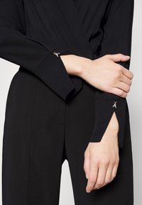 Patrizia Pepe Mono - black