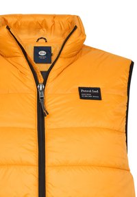 Helle orange gepolsterte ärmellose Jacke mit schwarzem Reißverschluss und "Petrol Ind" Logo-Patch auf der Brust.
