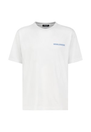 Weißes T-Shirt mit kurzen Ärmeln und Rundhalsausschnitt, links auf der Brust mit kleinem hellblauem "WORLDWIDE"-Schriftzug.
