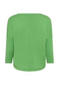 Grön stickad topp med avslappnad passform, trekvartslånga ärmar och rundad nederkant. Har en mittsöm längs ryggen för extra detalj.