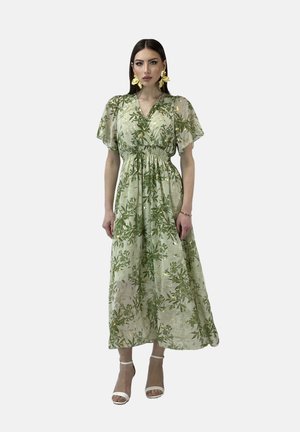 Robe maxi en tissu vert transparent avec imprimé floral. Elle présente un décolleté en V, des manches courtes à volants, une taille élastique et une jupe fluide.