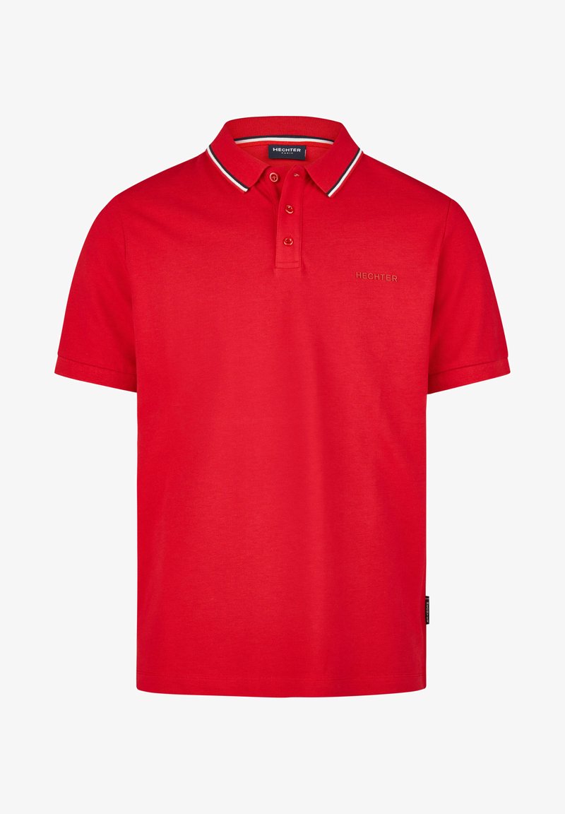 Rode polo-shirt van katoen met een kraag en twee knopen. Heeft een contrasterende witte bies langs de kraag. Subtiel logo op de borst.