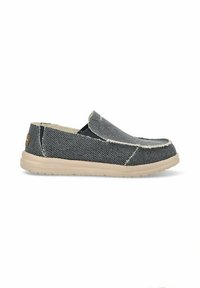 Zapatos sin cordones con un upper de tela texturada en azul marino y gris, suela de goma beige y costuras en contraste. Diseño simple de punta redonda.