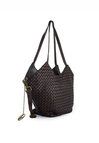 Ciemnobrązowa, pleciona torba skórzana z dwoma paskami na ramię, gładkimi bokami i łańcuszkiem na pasku. Charakteryzuje się unikalnym, trójkątnym kształtem.