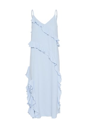 Jasnoniebieska sukienka bez rękawów z falbanami wzdłuż szwów; miękka tkanina, luźny krój, długość do kolan, dekolt w kształcie litery V.