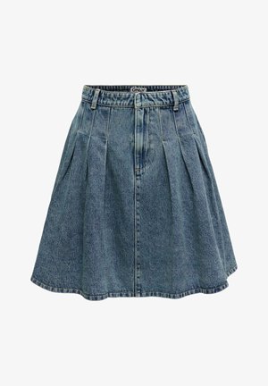 Traper suknja s nabranim dizajnom, svijetloplave boje i pojasom s petljama za remen. Izrađena od teksturirane traper tkanine.