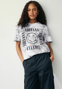 Next NIRVANA LICENSE  - T-shirt med print - grey white