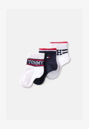 Set di tre paia di calze: una bianca con "TOMMY" in blu navy, una blu navy e una bianca con righe blu navy e il simbolo "H". Tessuto in maglia morbido.