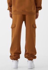 9N1M SENSE ESSENTIAL - Tepláky - brown