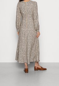 Closet Robe de soirée - beige